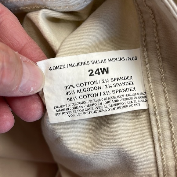 Gloria Vanderbilt Khaki Unltd. NWT Dark Vanilla Sierra Utility Shorts Size 24W - Picture 7 of 11